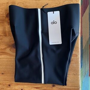 Alo Yoga airlift high waist super sleek contrast Capri legging b/w size S NWT